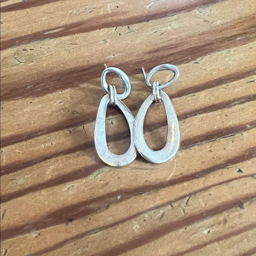 Silver IPPOLITA snowman earrings
Excellent condition
Total earring length 1.5 in